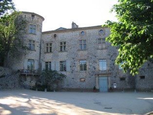 Place du Château et Château de Vogüé Beck Stéphanie